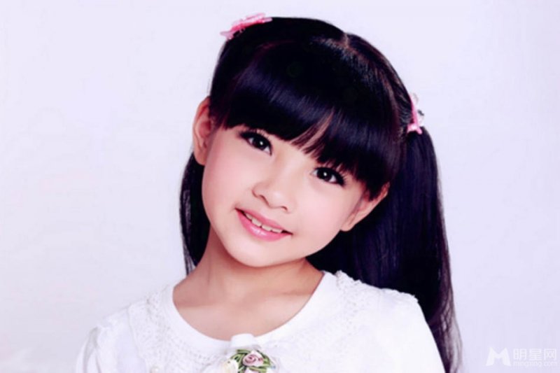 7岁萝莉王巧可爱娇俏写真 五官神似林妙可 7岁萝莉王巧可爱娇俏写真 五官神似林妙可