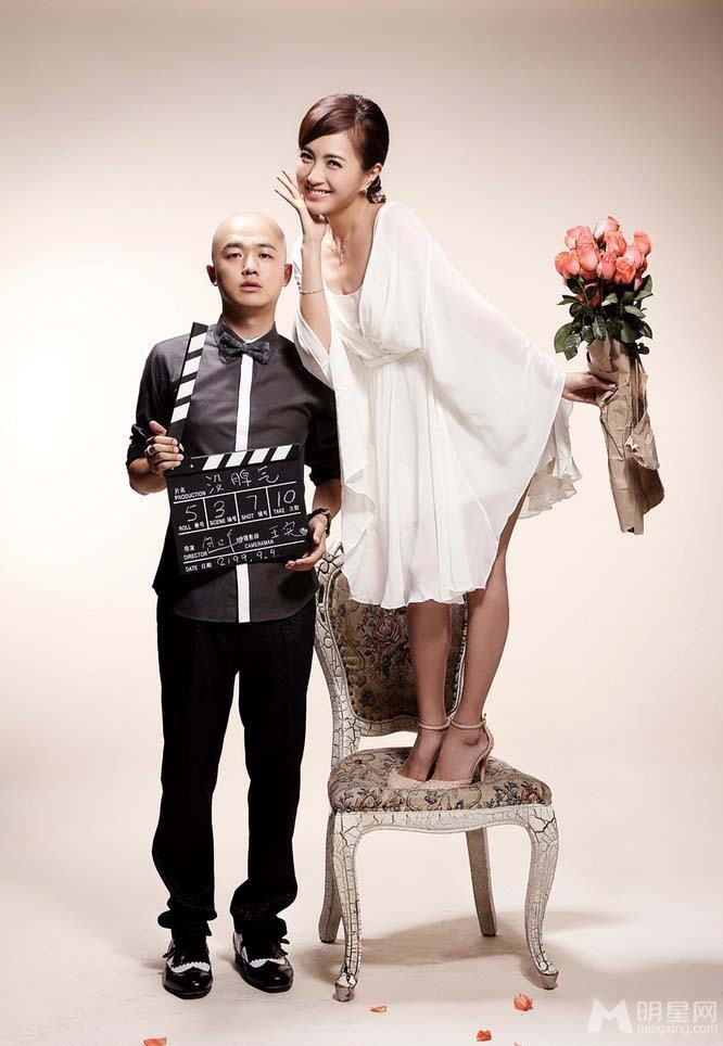 包贝尔包文婧甜蜜写真 亲密互动默契足