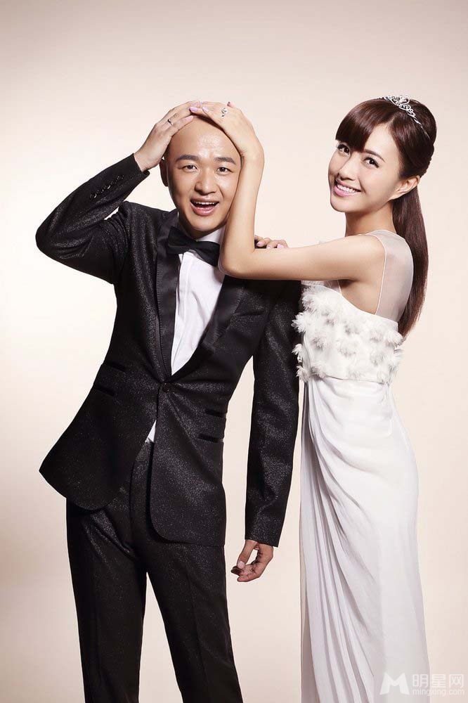 包贝尔包文婧甜蜜写真 亲密互动默契足