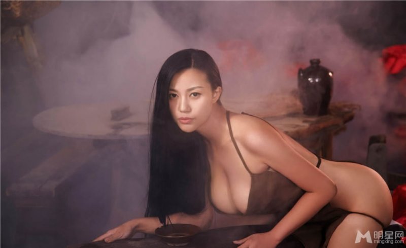 包贝尔包文婧甜蜜写真 亲密互动默契足