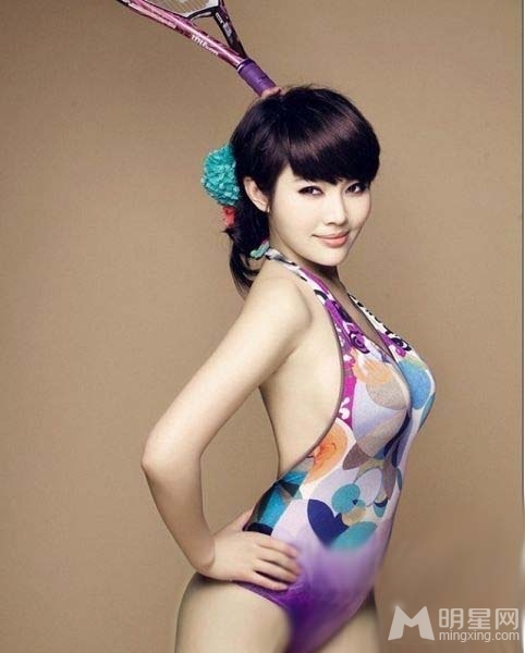 徐冬冬泳装性感写真 变身网球宝贝活力四射 徐冬冬泳装性感写真 变身网球宝贝活力四射