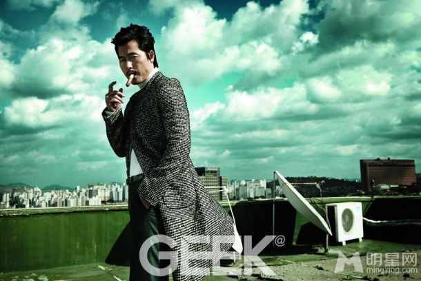 斯琴高丽新专辑宣传写真 粉裙扮嫩小露性感