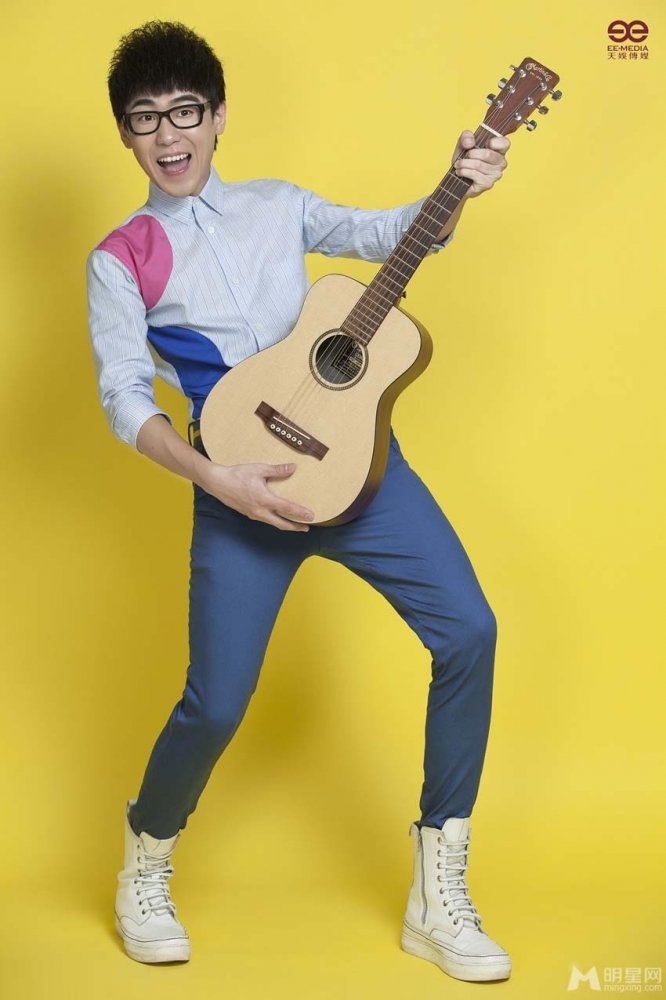 王靖云最新冷艳写真 露背长裙大秀曼妙身姿