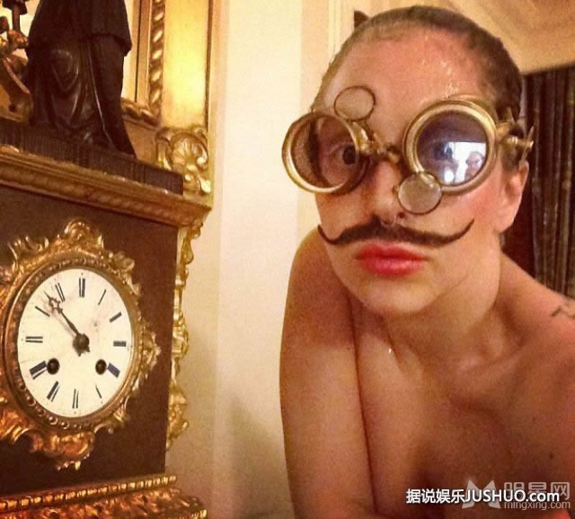 王靖云最新冷艳写真 露背长裙大秀曼妙身姿