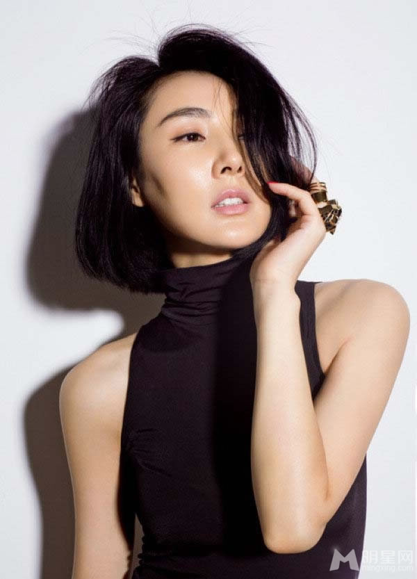 姜宏波性感写真 小露香肩美背妩媚迷人