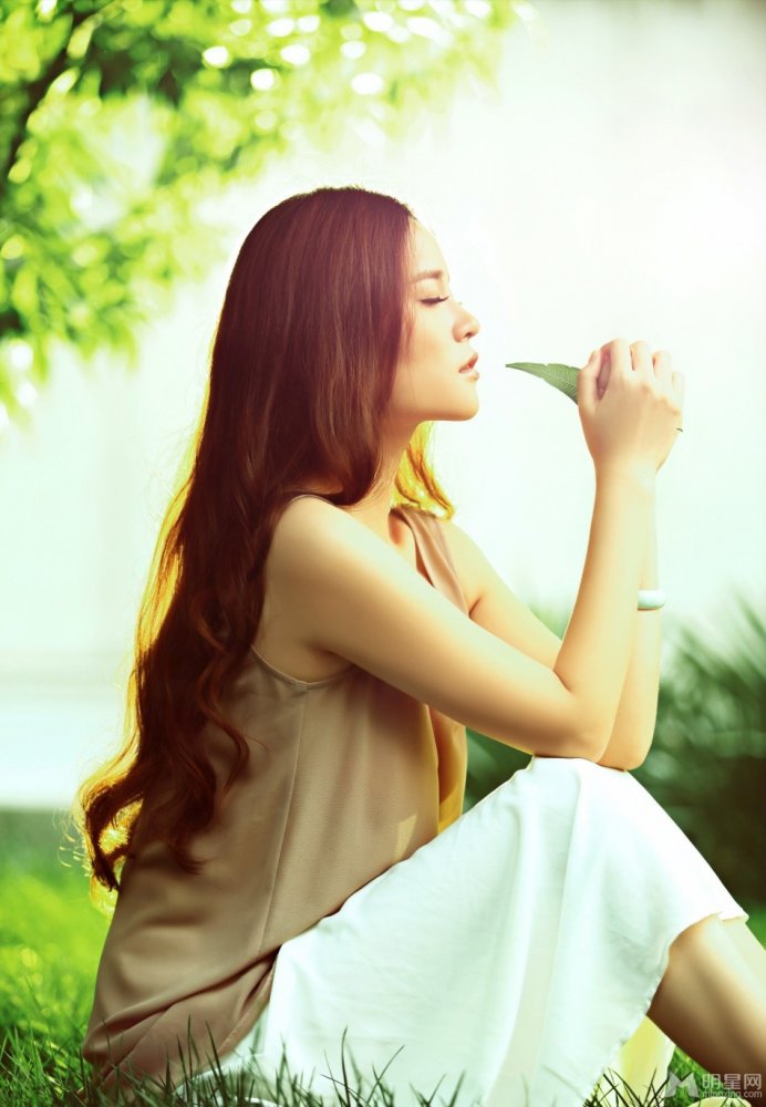 歌手程响新专辑宣传写真曝光 唯美小清新