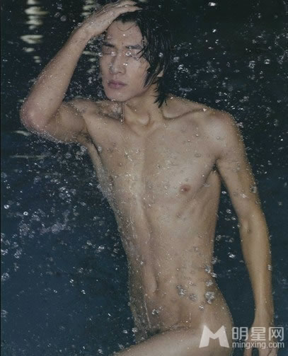 爸爸去哪儿张亮全裸写真 大秀腹肌完美身材