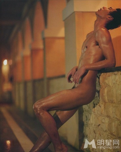爸爸去哪儿张亮全裸写真 大秀腹肌完美身材