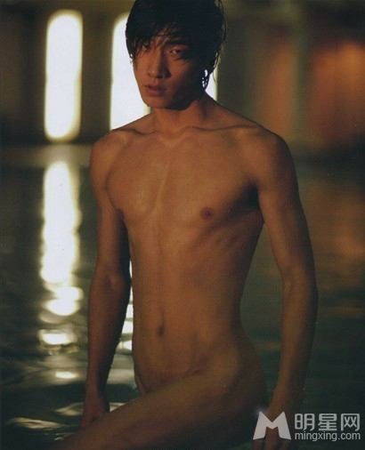 爸爸去哪儿张亮全裸写真 大秀腹肌完美身材