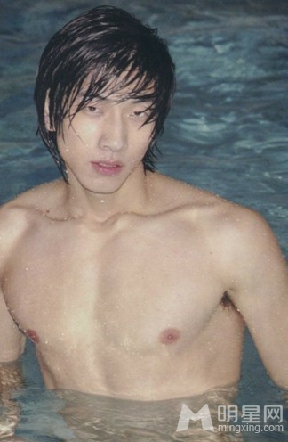 爸爸去哪儿张亮全裸写真 大秀腹肌完美身材