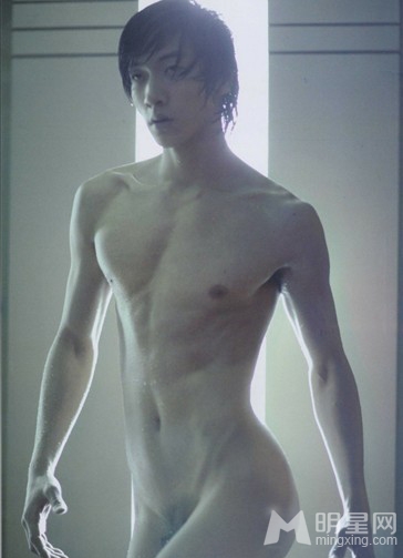 爸爸去哪儿张亮全裸写真 大秀腹肌完美身材