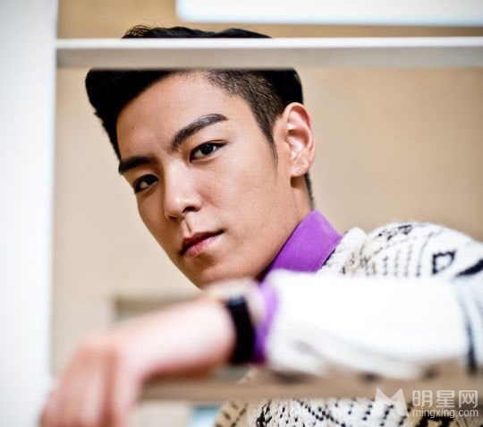 崔胜贤Top最新采访新闻图 散发型男魅力 崔胜贤Top最新采访新闻图 散发型男魅力