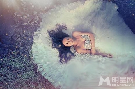 叶新晨化身白色天使写真 展清澈纯美气质