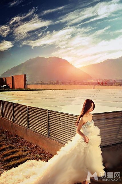 叶新晨化身白色天使写真 展清澈纯美气质