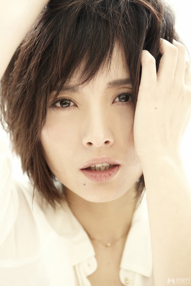 到爱的距离李佳写真 素雅白衣自然清新