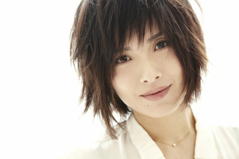 到爱的距离李佳写真 素雅白衣自然清新