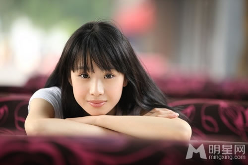 90后女星李梦齐清新写真 清纯可人惹人怜