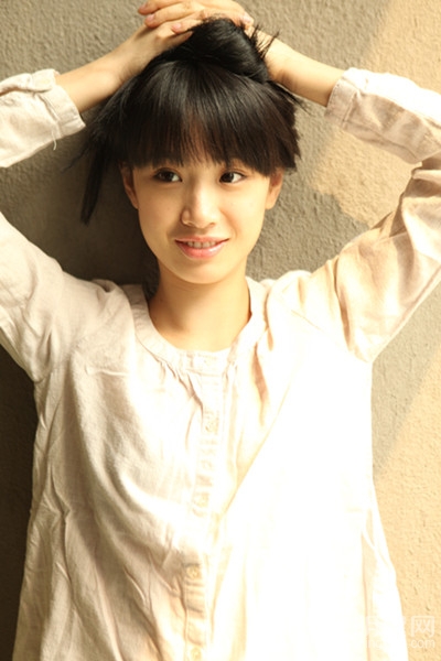 90后女星李梦齐清新写真 清纯可人惹人怜