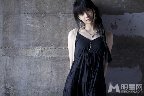 90后女星李梦齐清新写真 清纯可人惹人怜