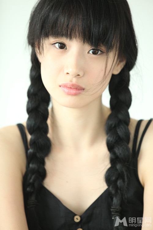 90后女星李梦齐清新写真 清纯可人惹人怜
