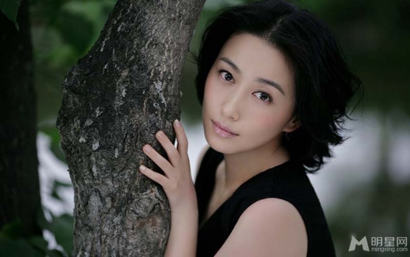 丁柳元时尚写真曝光 身姿曼妙尽显柔美