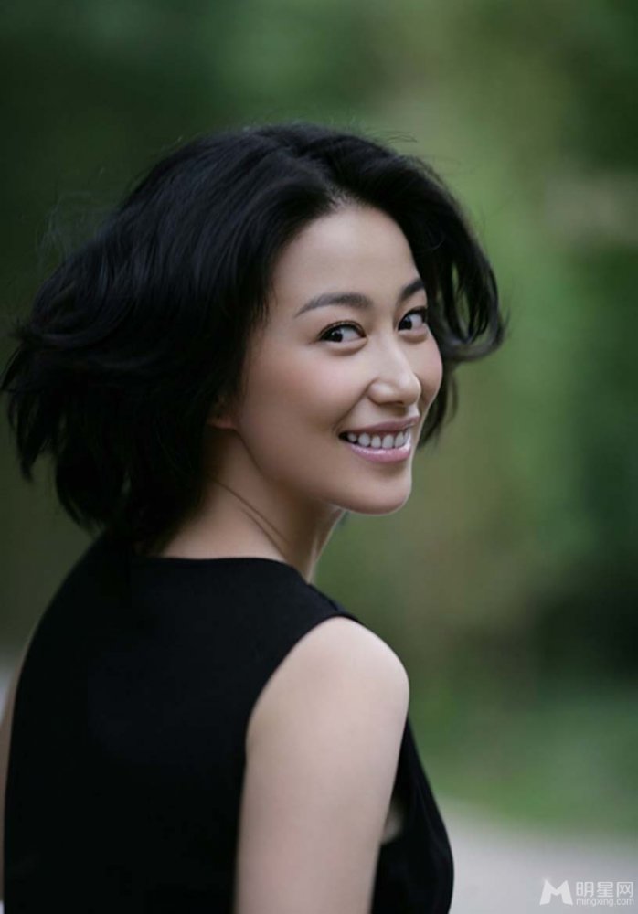 丁柳元时尚写真曝光 身姿曼妙尽显柔美