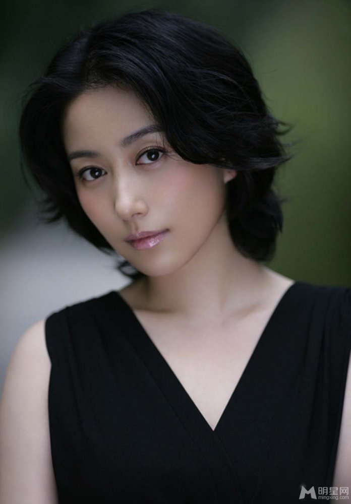 丁柳元时尚写真曝光 身姿曼妙尽显柔美