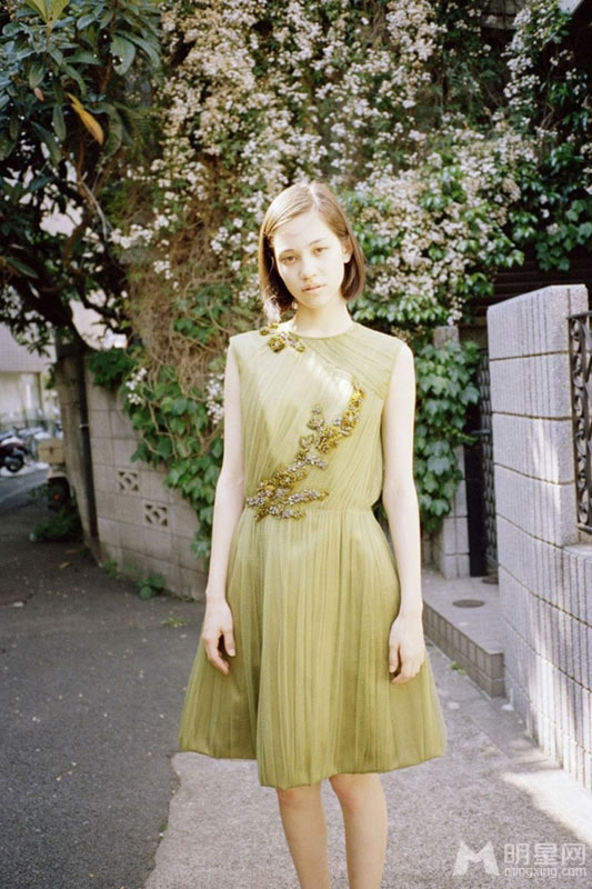 丁柳元时尚写真曝光 身姿曼妙尽显柔美