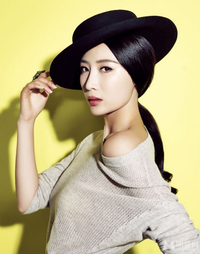 演员赵子惠时尚大片 优雅气质尽显女人味