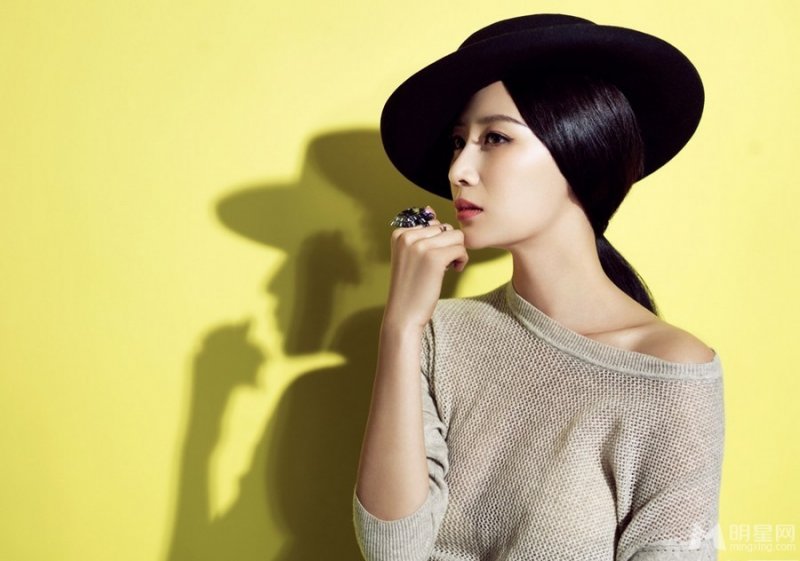 演员赵子惠时尚大片 优雅气质尽显女人味