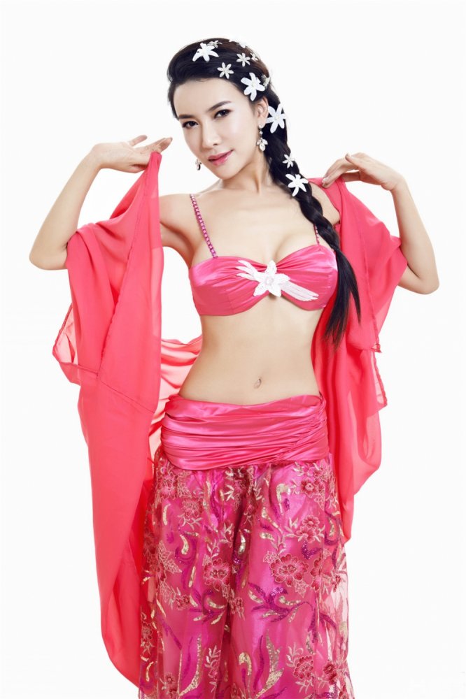 龚玥菲新金瓶梅主题写真 薄纱难掩性感身姿