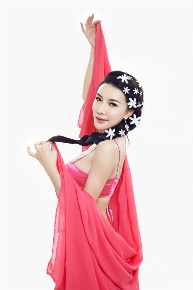 龚玥菲新金瓶梅主题写真 薄纱难掩性感身姿