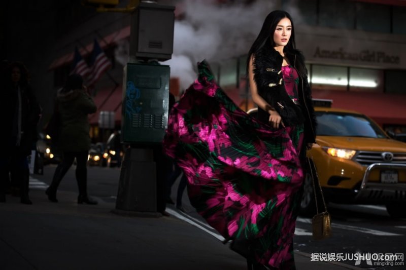 脱衣舞娘蒂塔·万提斯登时尚芭莎杂志封面
