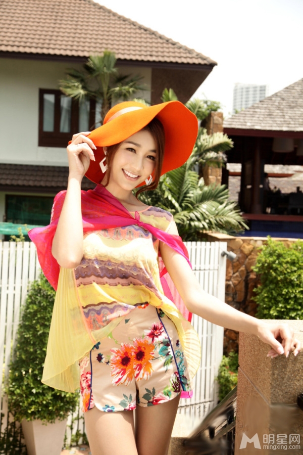 泰国人妖rose变身邓超女秘书清纯写真曝光 泰国人妖rose变身邓超女秘书清纯写真曝光