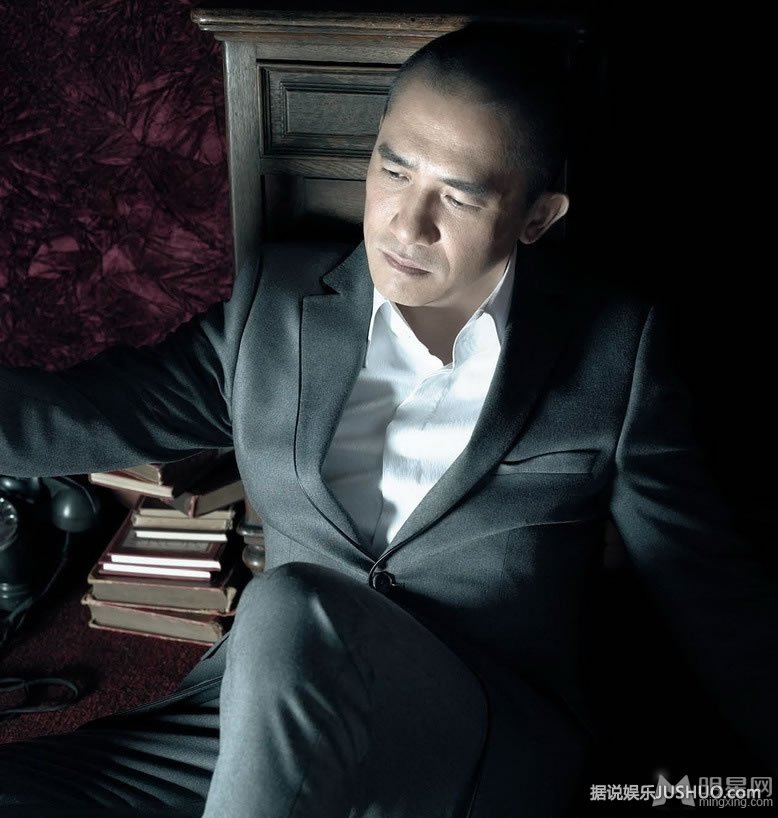 梁朝伟光头造型登芭莎 时尚帅气优雅迷人