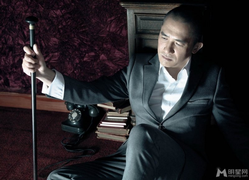 梁朝伟光头造型登芭莎 时尚帅气优雅迷人