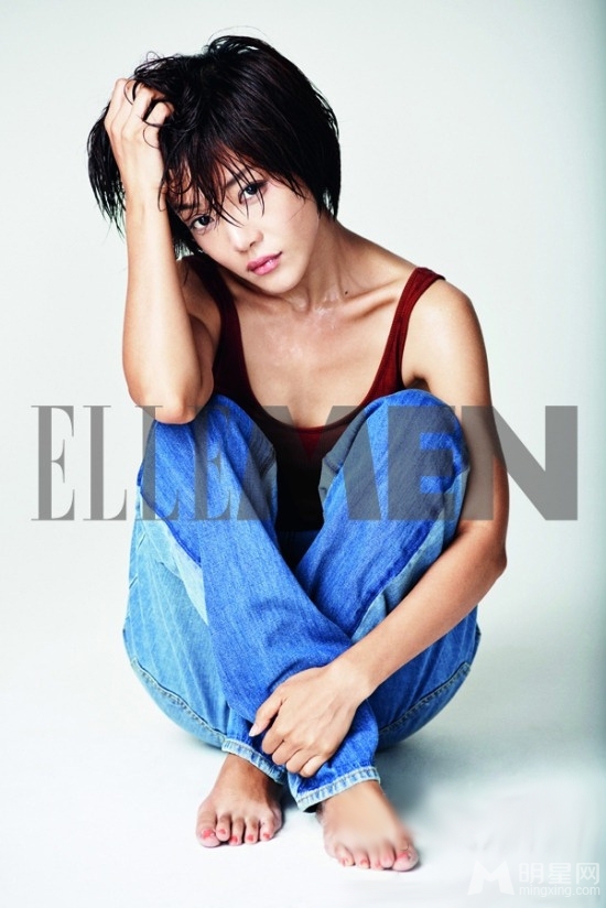 邓家佳性感时尚杂志大片 坦言不喜欢被叫小周迅 邓家佳性感时尚杂志大片 坦言不喜欢被叫小周迅