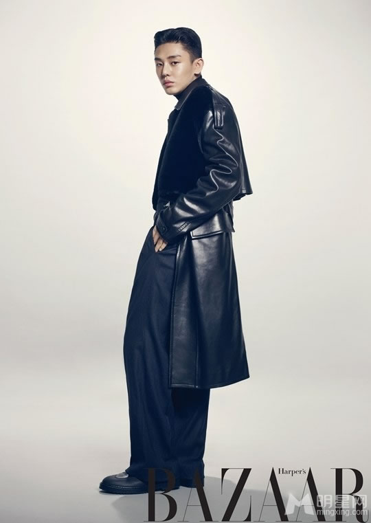 邓家佳性感时尚杂志大片 坦言不喜欢被叫小周迅 邓家佳性感时尚杂志大片 坦言不喜欢被叫小周迅