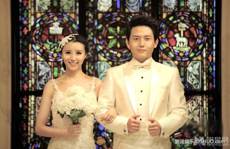 凯莉·布鲁克彩球遮羞大尺度写真 展完美好身材