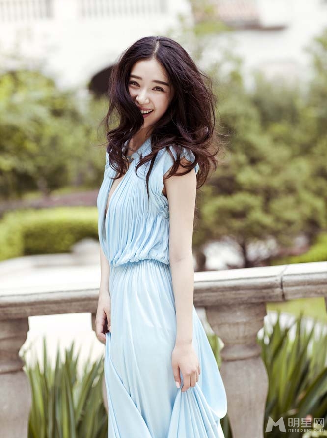 璀璨人生阚清子大片 胸门大开性感来袭 璀璨人生阚清子大片 胸门大开性感来袭