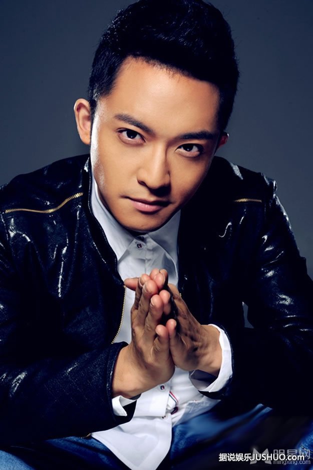 陈威翰阳光帅气写真 深邃眼神展熟男魅力