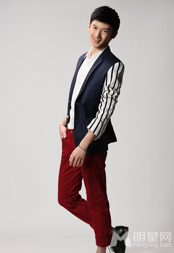 天天有喜陈紫函性感写真 小露香肩御姐范