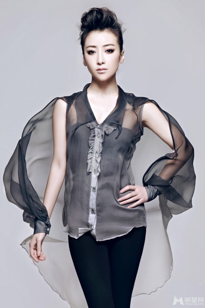 天天有喜陈紫函性感写真 小露香肩御姐范