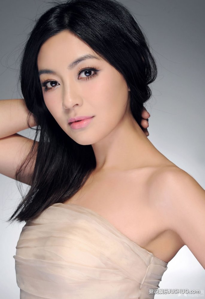 陈秀丽裸色抹胸裙清新画报 气质温婉似精灵 陈秀丽裸色抹胸裙清新画报 气质温婉似精灵