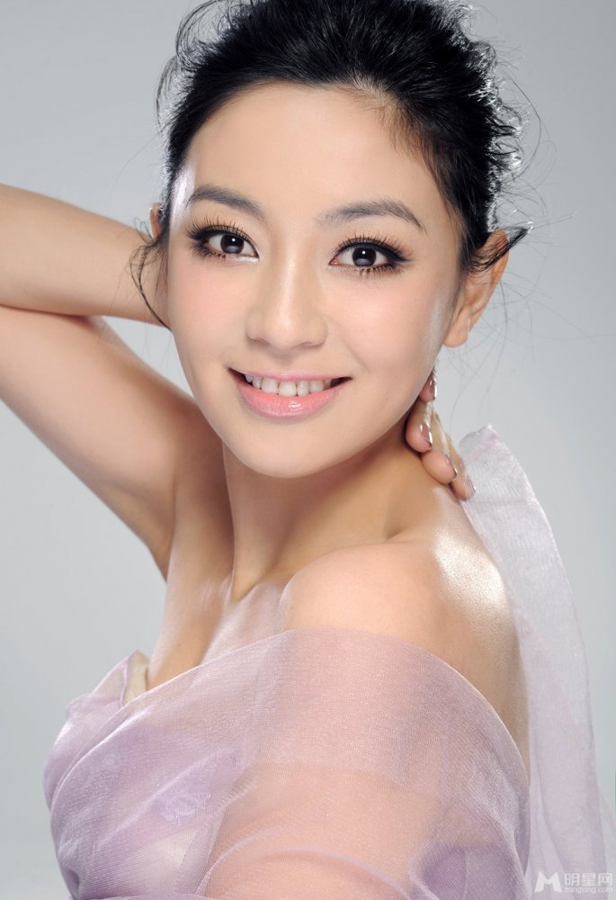 陈秀丽裸色抹胸裙清新画报 气质温婉似精灵 陈秀丽裸色抹胸裙清新画报 气质温婉似精灵