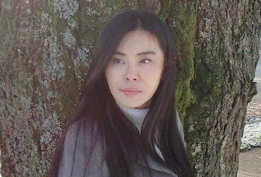 王祖贤庆生晒素颜美照坦言亲近佛教劝吃素