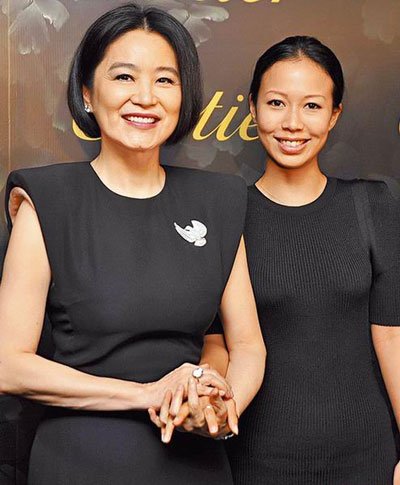 林青霞继女邢嘉倩约会外籍男友 相拥不愿分别 林青霞继女邢嘉倩约会外籍男友 相拥不愿分别