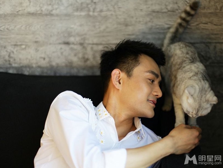 王希瑶一身嫩绿飘逸长裙写真 清丽脱俗宛若仙子 王希瑶一身嫩绿飘逸长裙写真 清丽脱俗宛若仙子