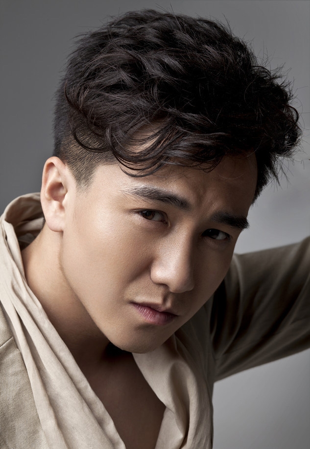 翟天临变成熟男人带来馥雅气质浓郁的个人写真