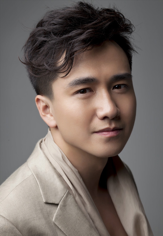 翟天临变成熟男人带来馥雅气质浓郁的个人写真